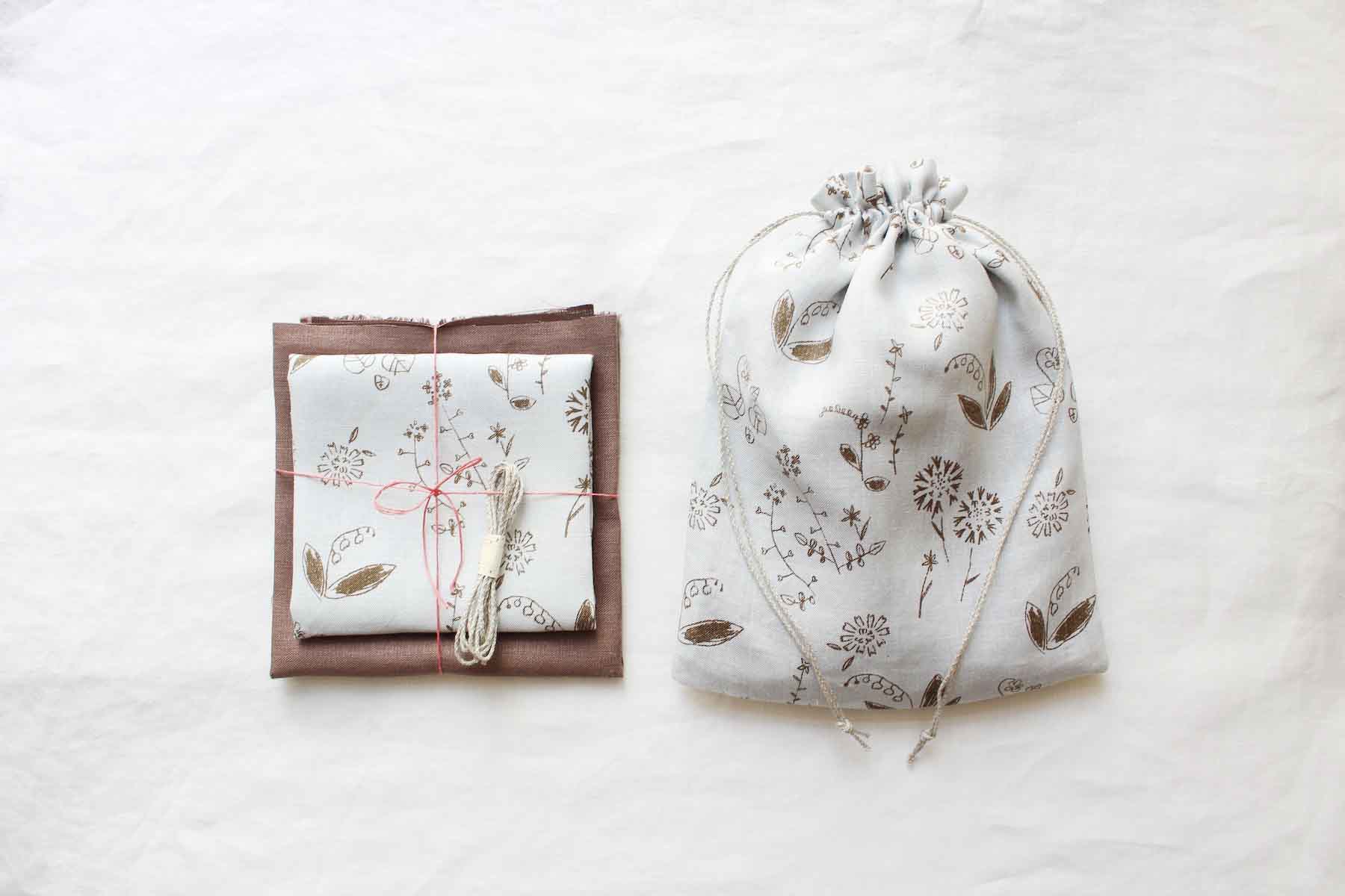 ワイルドフラワーズ <br />巾着セットサックスブルー×ベージュ